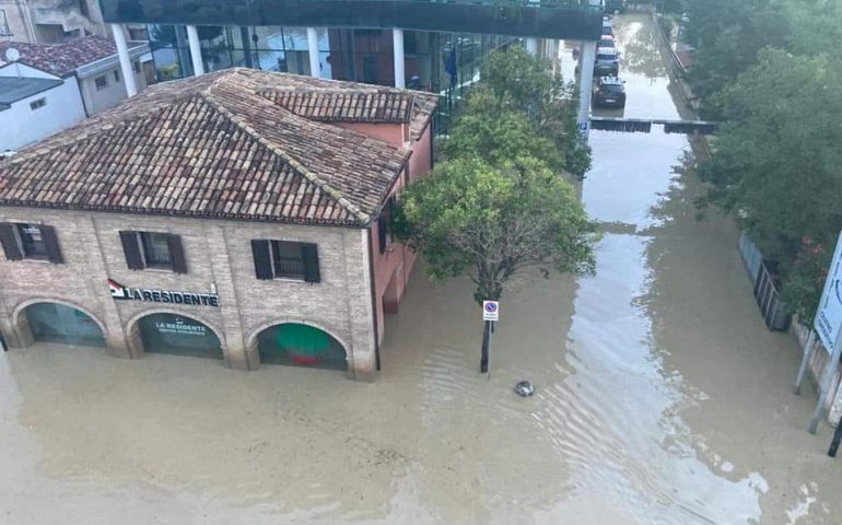 Alluvione nelle Marche, travolta dalla piena auto farmacista di origine ogliastrina: disperso il bimbo