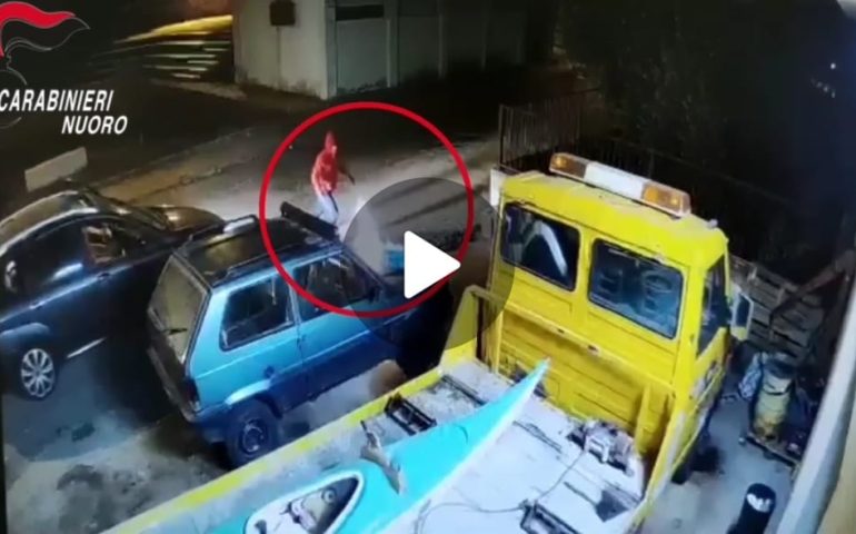 (VIDEO) Tortolì: tre auto incendiate nel cortile di un meccanico: 7 denunciati