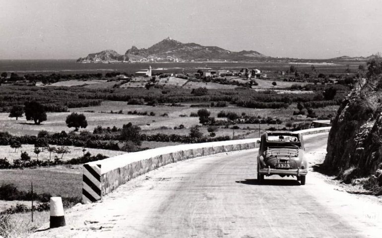 (FOTO) Come eravamo. Ogliastra, fine anni ’50: in viaggio sulla Statale 125 Baunei-Lotzorai