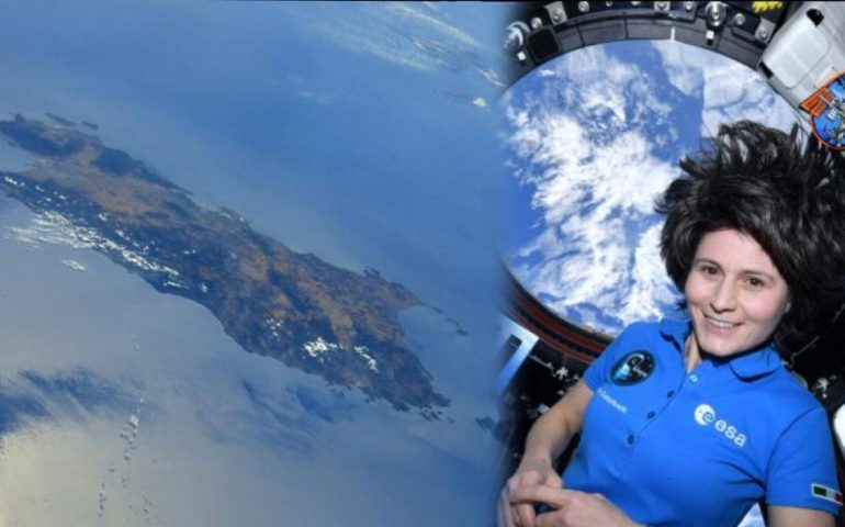 (FOTO) ‘AstroSamantha’ saluta e omaggia la Sardegna dallo spazio: “Un micro-continente”