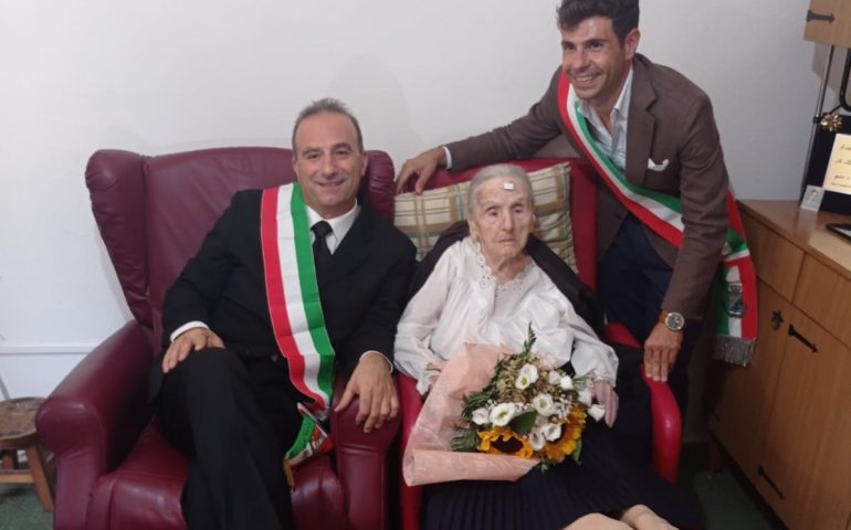Arzana e Dolianova in festa per zia Maria Pirarba che oggi ha spento 104 candeline