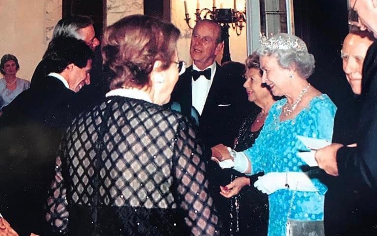 L’addio commosso di Sir Gianfranco Zola alla Regina Elisabetta II: “Rip, Sua Maestà”