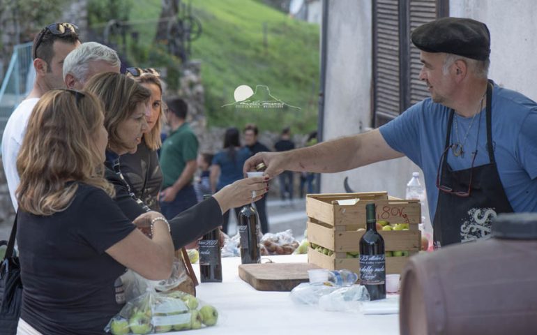 (FOTO) Ussassai, grande successo nel weekend per la “Sagra della mela”