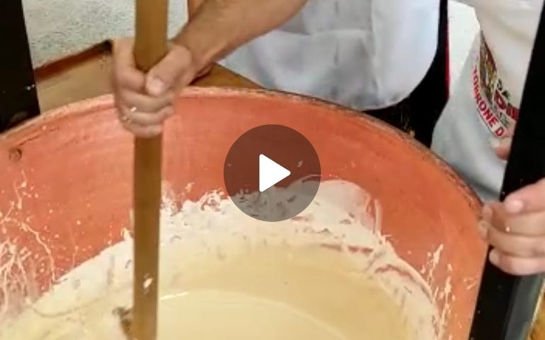 (VIDEO) Lo sapevate? Il torrone sardo è uno dei più sani e genuini al mondo. Ecco come si fa quello di Tonara