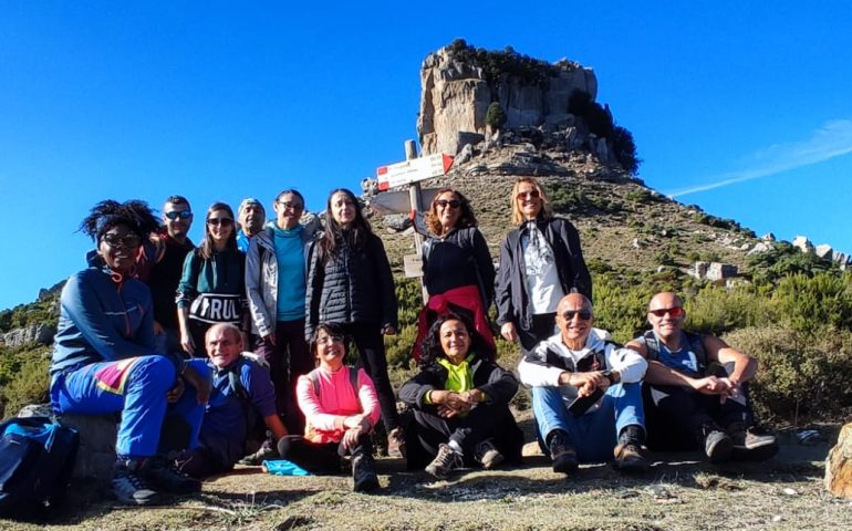Unire leggende, scrittura e natura: il trekking letterario a Perda ‘e Liana riesce nell’intento