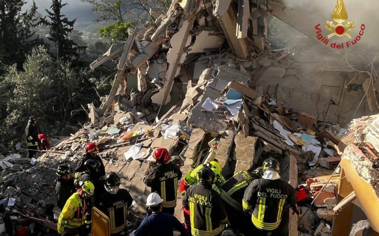 Terribile esplosione in una casa del Nuorese: due dispersi e due feriti gravissimi