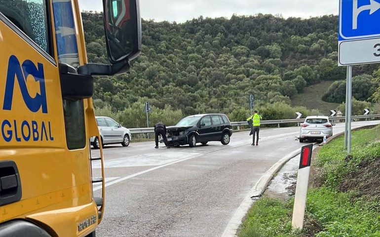 Ogliastra, scontro tra due auto sulla Statale 125: due feriti in ospedale