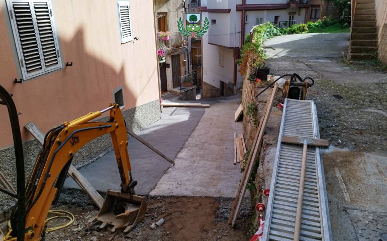Lanusei, proseguono i lavori di ripristino della rete viaria: in corso la sistemazione di via Cavour