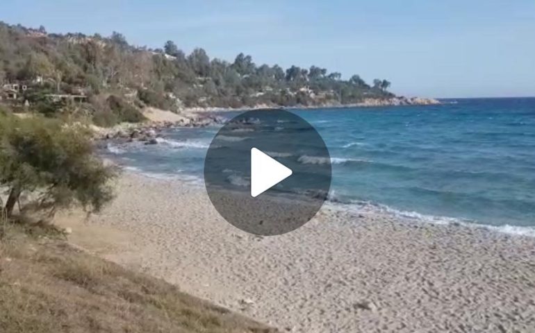 (VIDEO) Prime avvisaglie di maltempo in Ogliastra, ma c’è chi ancora fa il bagno a Porto Frailis