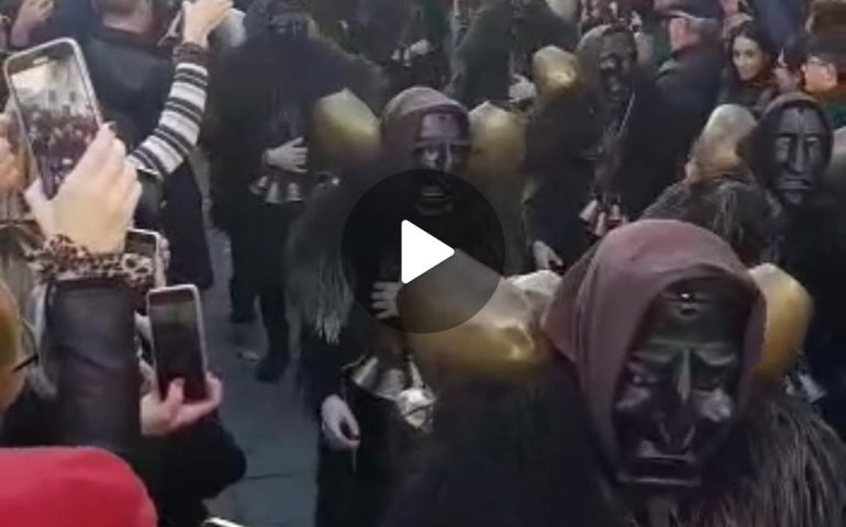 (VIDEO) Mamuthones e Issohadores: le suggestive maschere del Carnevale della Sardegna