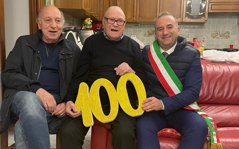 Arzana festeggia il suo centenario: 100 candeline per Attilio Stochino