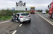 Sardegna, violento scontro frontale fra auto e camion: un ferito in gravi condizioni