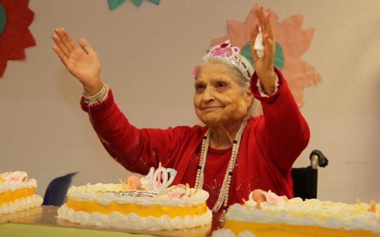 (FOTO) Sardegna terra di longevità. Tzia Letizia Tuveri festeggia 102 anni