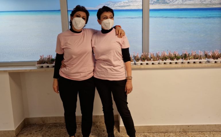 Claudia e Valeria, dalla diagnosi di tumore al seno alla forza di ripartire: 200 piantine donate alle pazienti senologiche