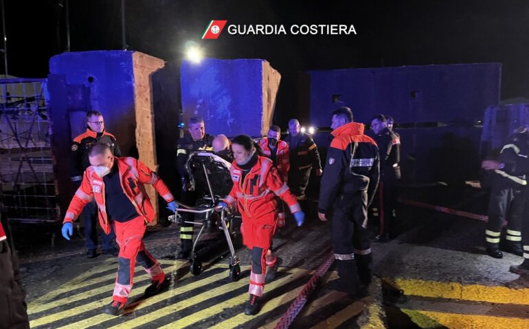 75enne cade con l’auto nelle acque del porto di Arbatax: i soccorsi di vigilantes e Guardia Costiera