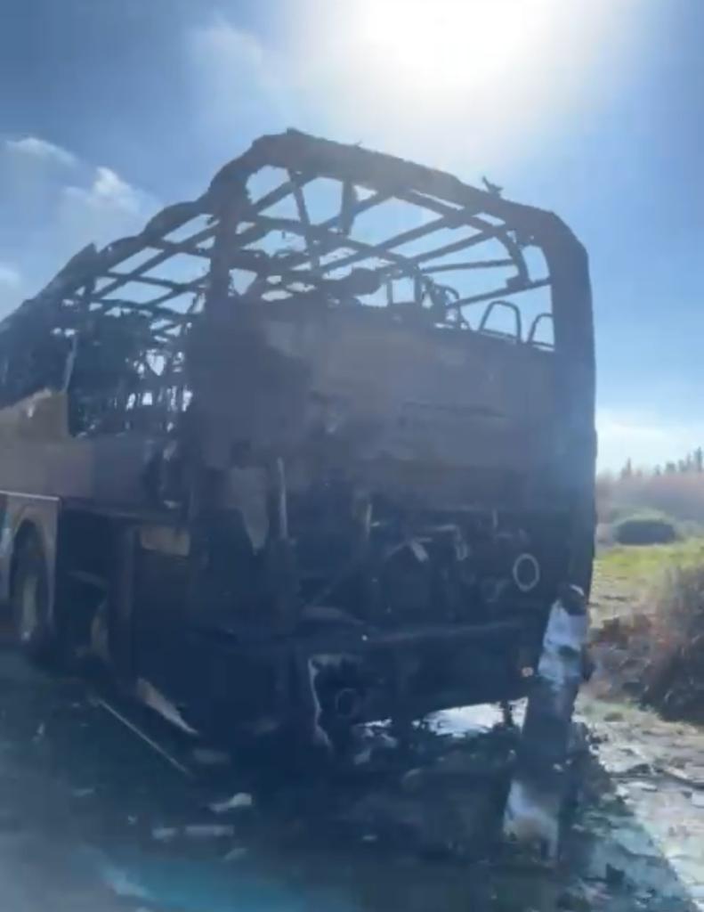 autobus prende fuoco