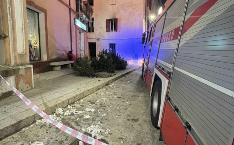 (VIDEO) Sardegna, esplosione dopo fuga di gas in casa: 33enne gravemente ferito