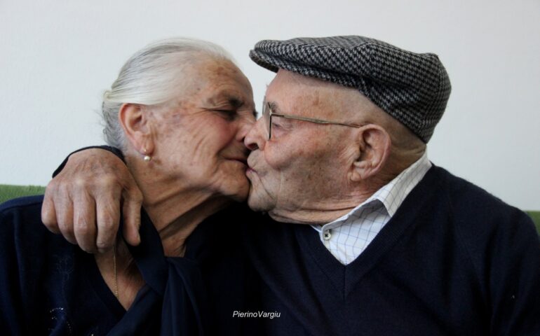 Cartoline di San Valentino: 70 e oltre anni d’amore nella meravigliosa gallery dei centenari di Sardegna