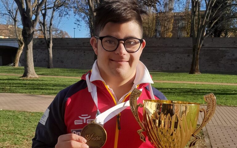 Si diploma con 100, poi brilla nello sport: Giacomo e il bronzo ai Campionati di Basket