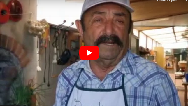(VIDEO) In cucina con Benito Urgu: la simpaticissima ricetta del panino “Cao-Boy”