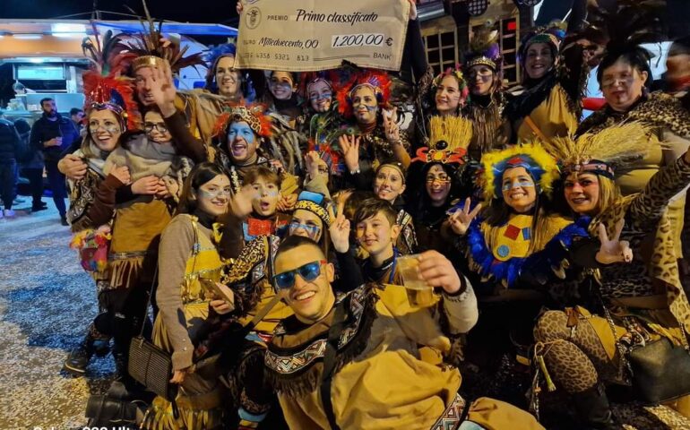 (VIDEO E FOTO) Tortolì, in migliaia per la chiusura del Carnevale