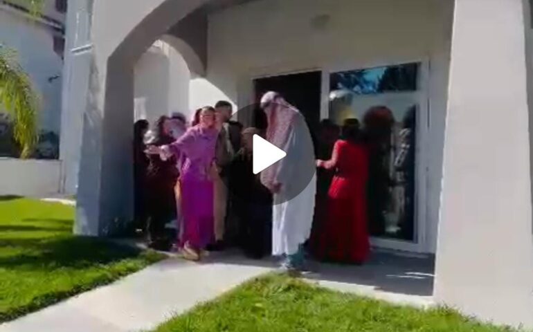 (VIDEO) Tertenia, il carro di carnevale fa ballare gli ospiti della casa di riposo