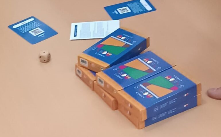 Sardum, il gioco di carte della Sardegna, debutta nelle scuole. Prima tappa al Businco di Jerzu