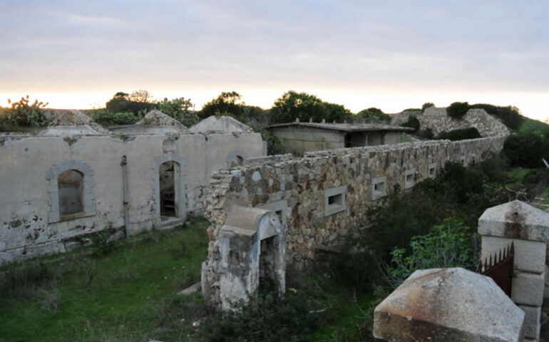 Lo sapevate? La fortezza militare costruita alla fine dell’800 per difendere la Sardegna da un’invasione francese