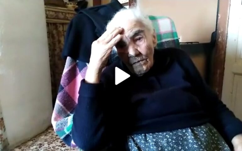 (VIDEO) Tzia Maria Lobina, centenaria di Seui: «La vita è bella ma è anche sacrificio»