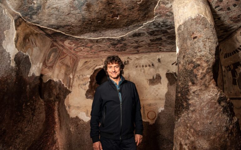 (FOTO) L’incredibile “Tomba del capo”: da Domus de Janas a Chiesa, conserva ancora oggi gli affreschi del IX secolo