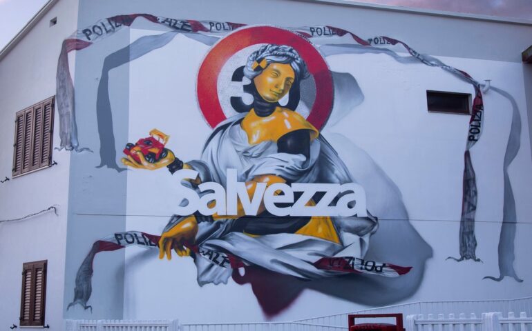 “Salvezza”, il nuovo murale di Manu Invisible per sensibilizzare sulla tematica della sicurezza stradale