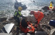 Vola giù dalla scogliera con la sua Smart: tragedia sfiorata vicino Cagliari