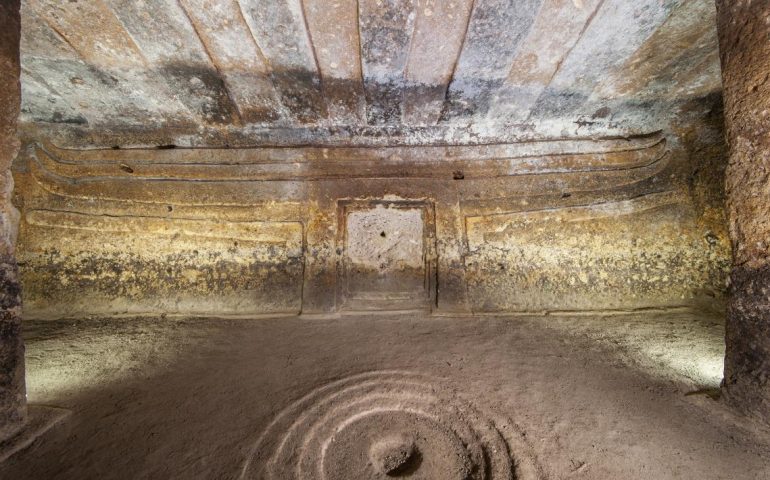 In Sardegna c’è una domus de janas decorata talmente bella da chiamarsi “S’incantu”