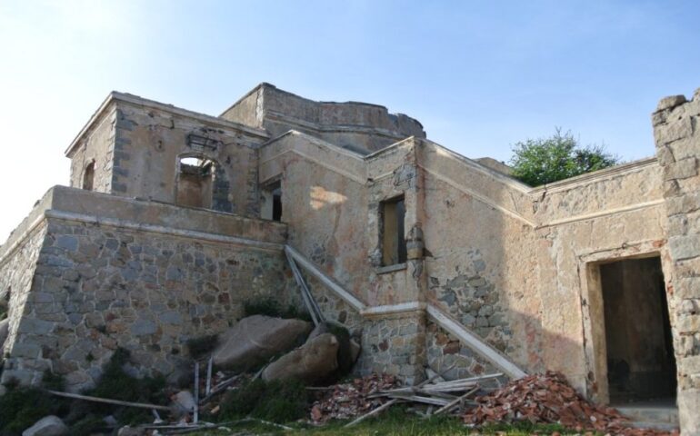 Il semaforo di Punta Falcone: un gioiello abbandonato con vista sulla Corsica