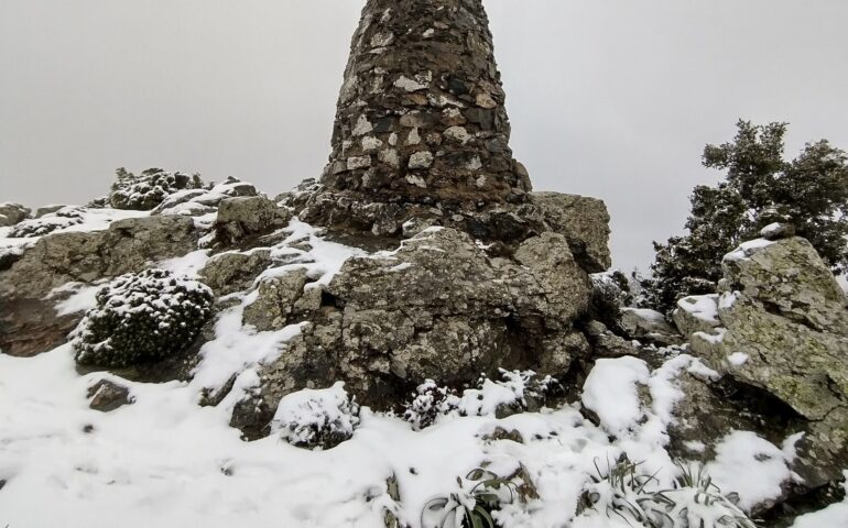 Anche l’Ogliastra si imbianca: Arzana sotto una soffice coltre di neve