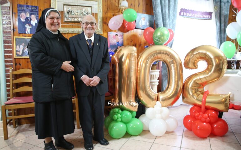 Sardegna in festa per i 102 anni di Tziu Giuseppe. “Il mio segreto? Vivere in pace e perdonare”