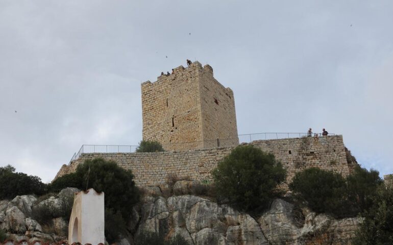 Perché il Castello della Fava di Posada si chiama così?