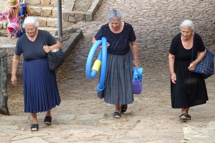 (FOTO) Cartoline da Santa Maria Navarrese: tutti al mare!