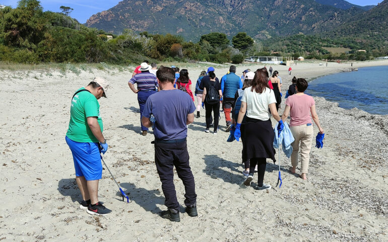 “Spiagge guarenti”, oltre 40 persone per pulire Foxi Manna