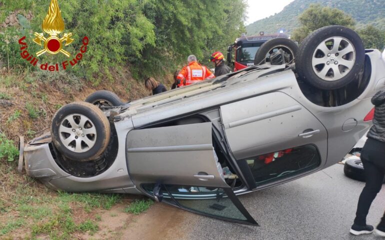 Auto si ribalta sulla Nuoro/Orgosolo: due donne in ospedale