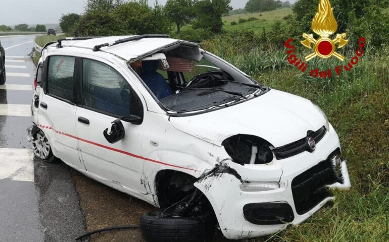 Incidente sulla SS 389: Panda con alla guida un giovane di Ilbono, soccorso dai passanti, finisce fuori strada