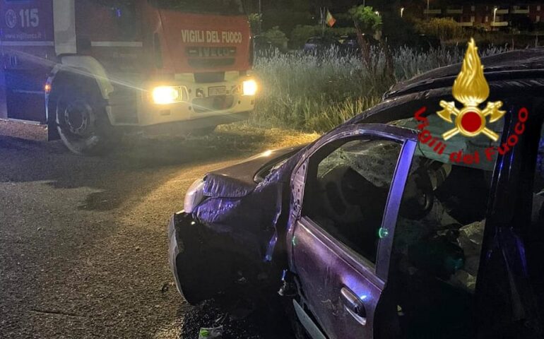 Sardegna, terribile incidente nella notte: auto si schianta, quattro persone ferite