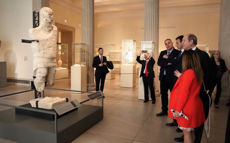 New York: il gigante di Mont’e Prama “Manneddu” incanta il pubblico del Metropolitan Museum