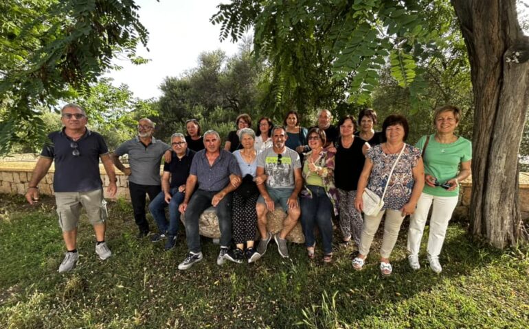 Panchine nuove a Santa Maria e Baunei grazie alla Classe ‘62