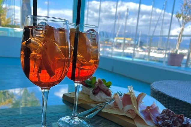 Il mare davanti agli occhi e nel piatto: Al Porticciolo cucina di pesce fresco, tra unione di sapori e convivialità