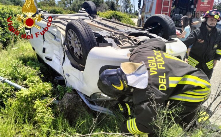 Orosei, scontro tra furgone e auto dell’Ats: tre persone in ospedale