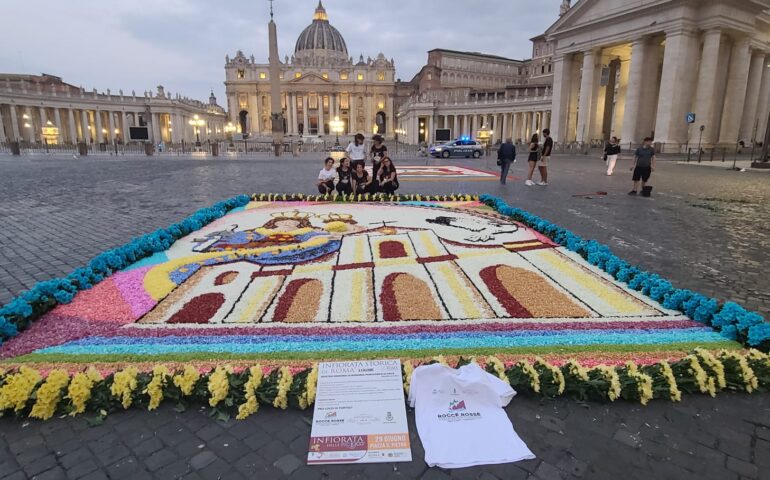 La Madonna di Bonaria realizzata con i fiori: a Roma dal Papa grazie alle Infioratrici ogliastrine