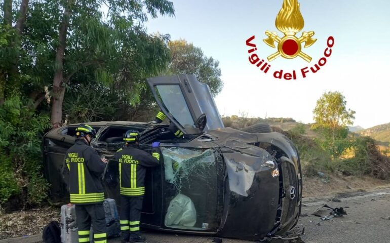 Rocambolesco incidente nel Nuorese: auto si ribalta, 4 persone all’ospedale