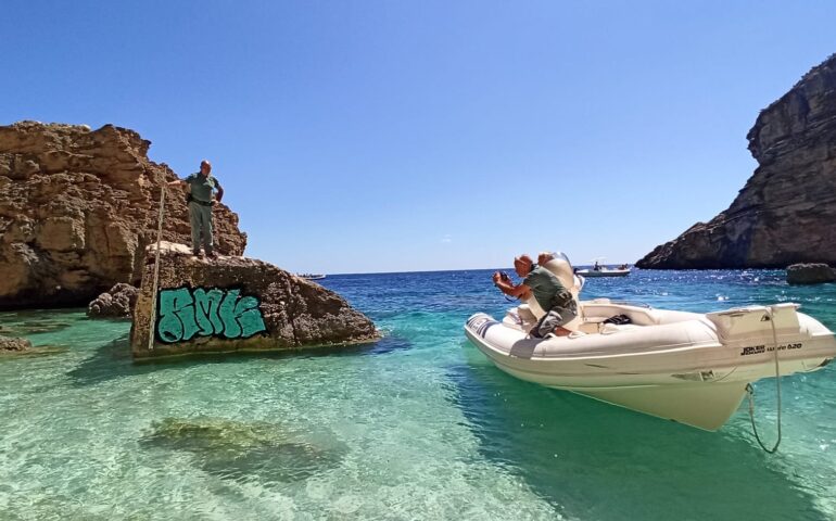 scoglio imbrattato