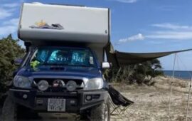 Turisti cafoni: cinque camper si piazzano comodamente in spiaggia e vengono sanzionati